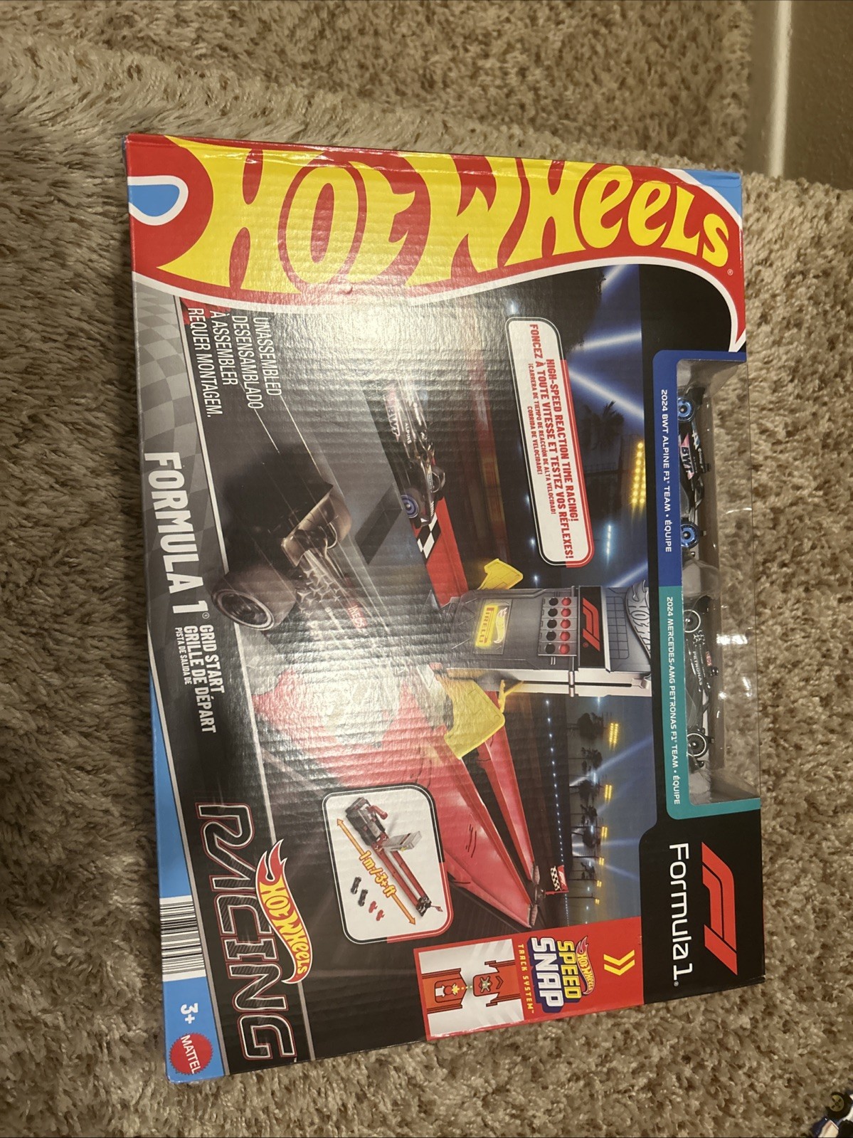 Hot Wheels Racing Formula 1 Grid Start Playset with 2 F1 Cars 2026 New Drag Race