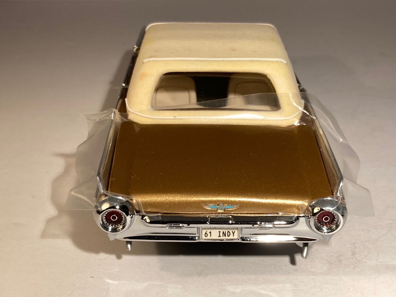 Danbury Mint 1:24 Ford Thunderbird Indy 500 Pace Car Diecast Gold