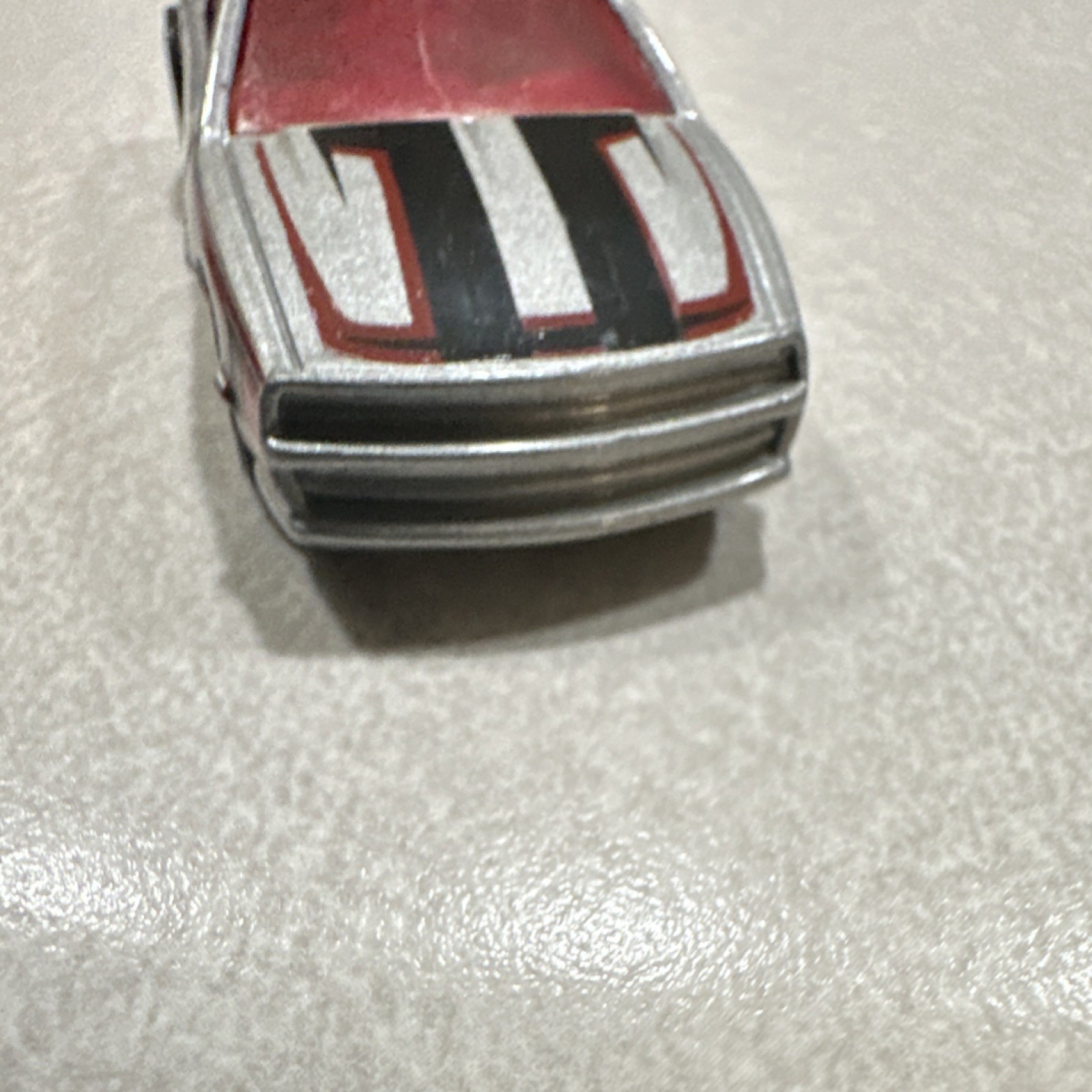 Hot Wheels 2000 1:64 Diecast Car Silver Black Red Model Collectible