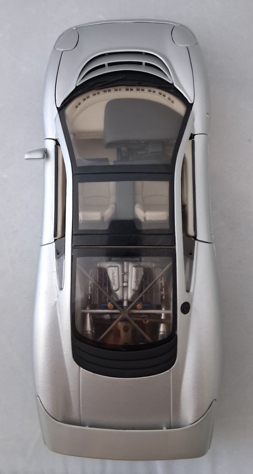 1992 Jaguar XJ220 1:18 Diecast (Silver) : Maisto