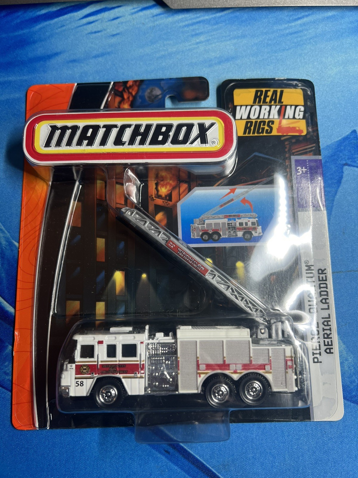 Matchbox Real Working Rigs (2009) Pierce Quantum Aerial Ladder Red & White NEW