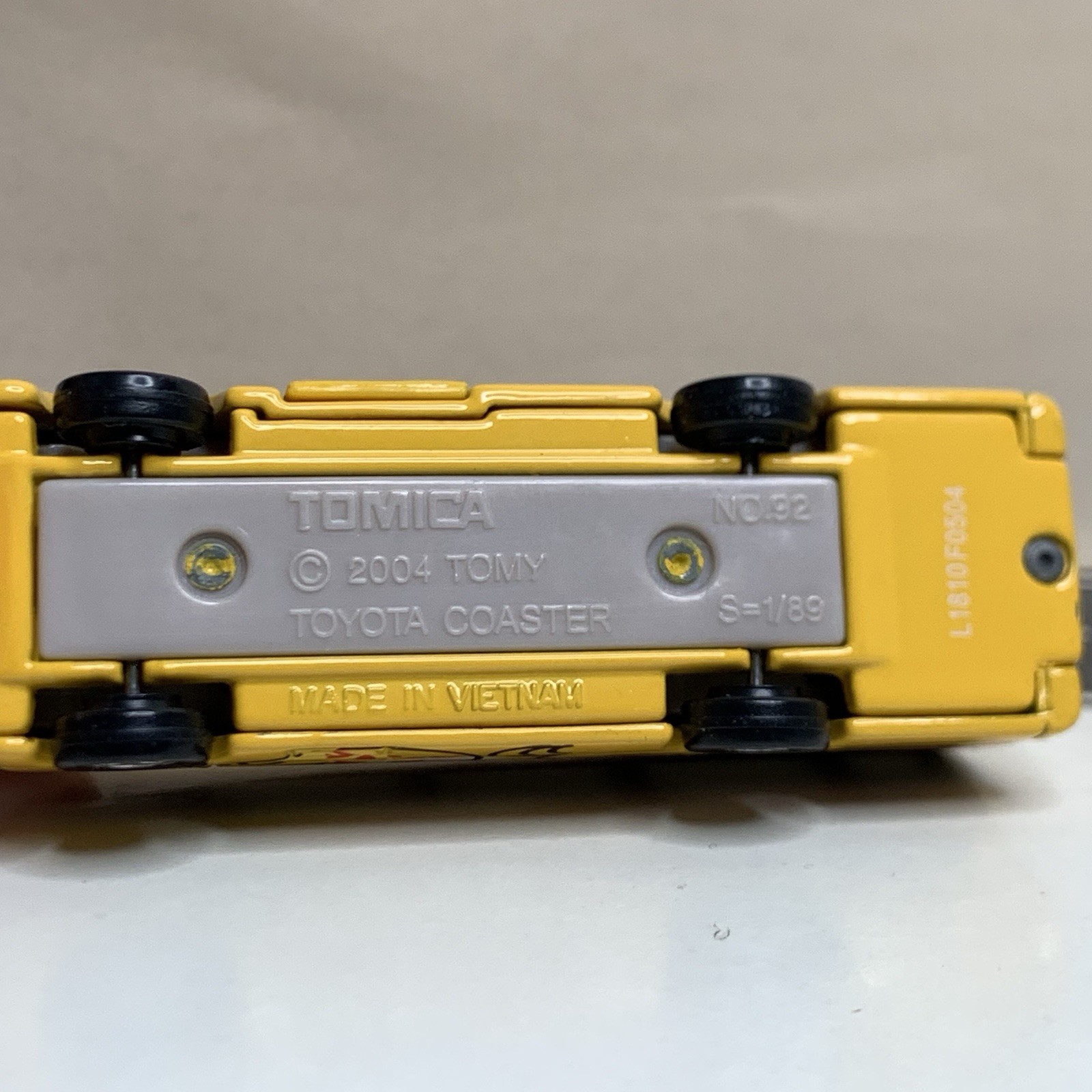 Tomy Tomica #92 Toyota Coaster Kindergarten Cat Animal School Bus Yellow 1/89