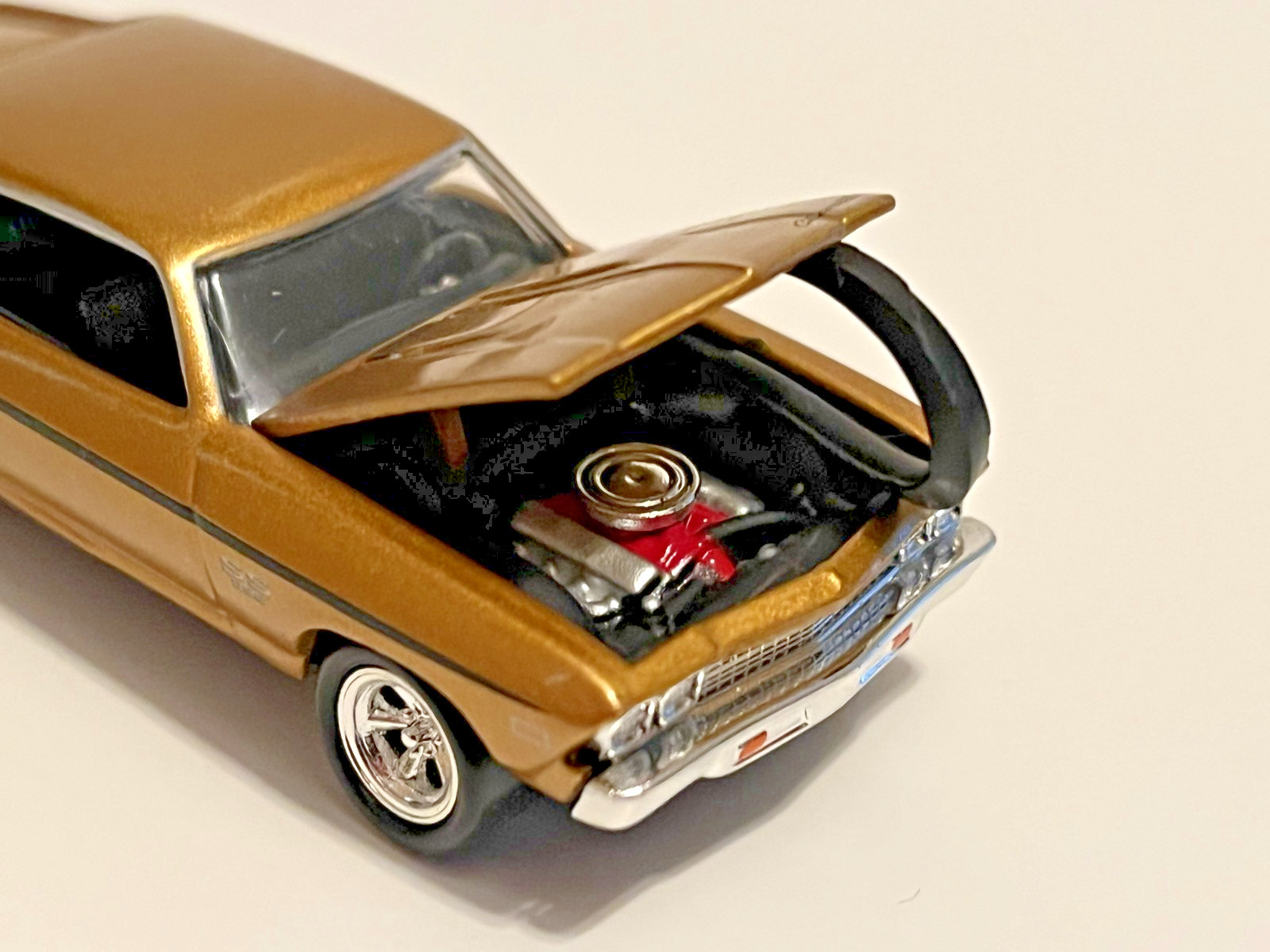 1:64 Hot Wheels Premium 1969 Chevy Chevelle SS 396 Bronze with Black Stripe