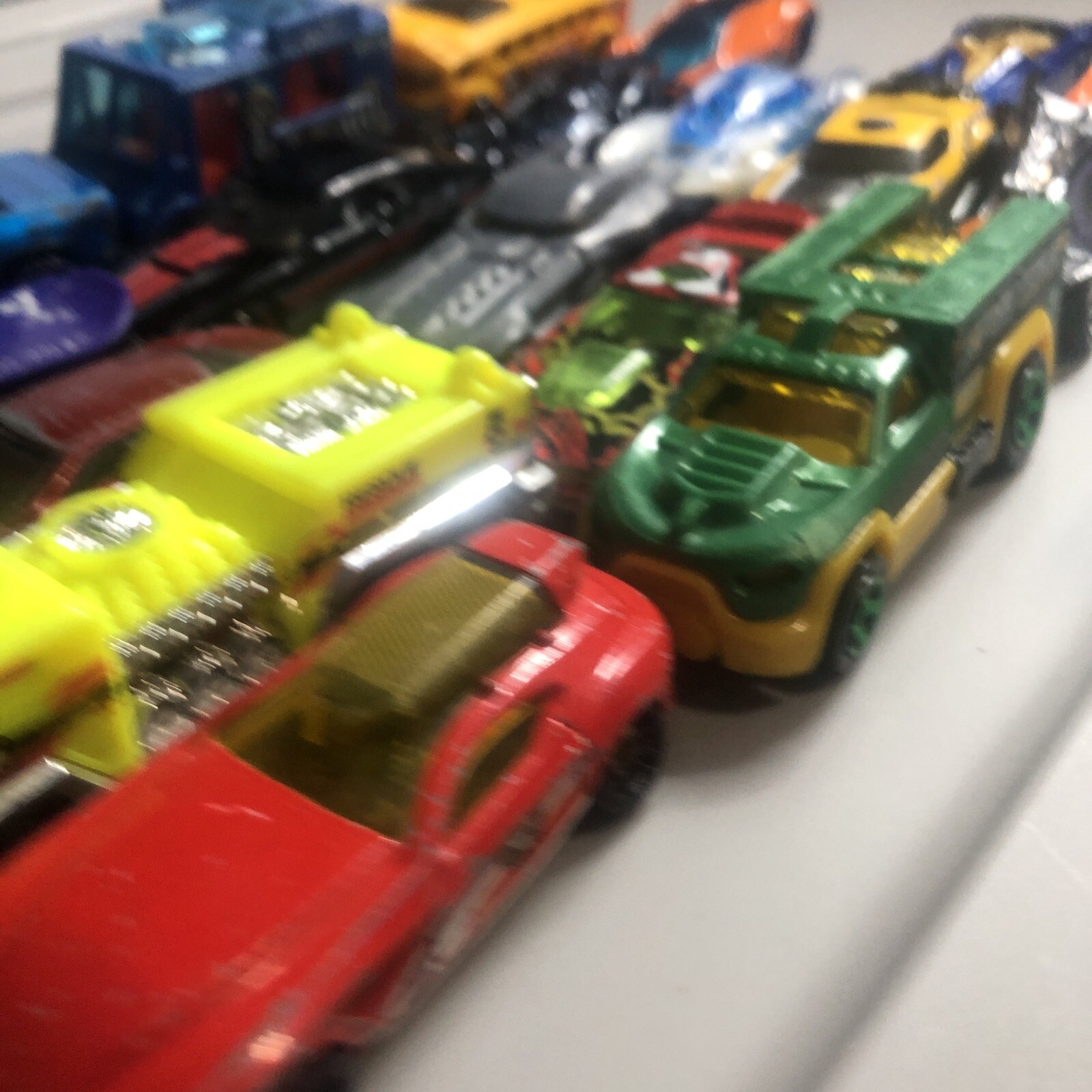 Hot Wheels Lot Of Cars 17 Mixed Please See Photos