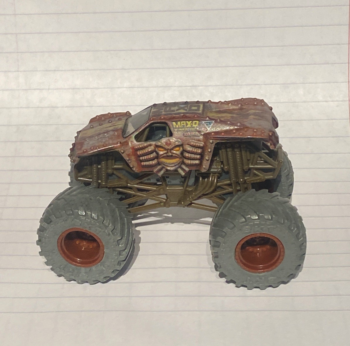 Spin Master Monster Jam MAX D Zombie Vs Hunter Truck New 1:64