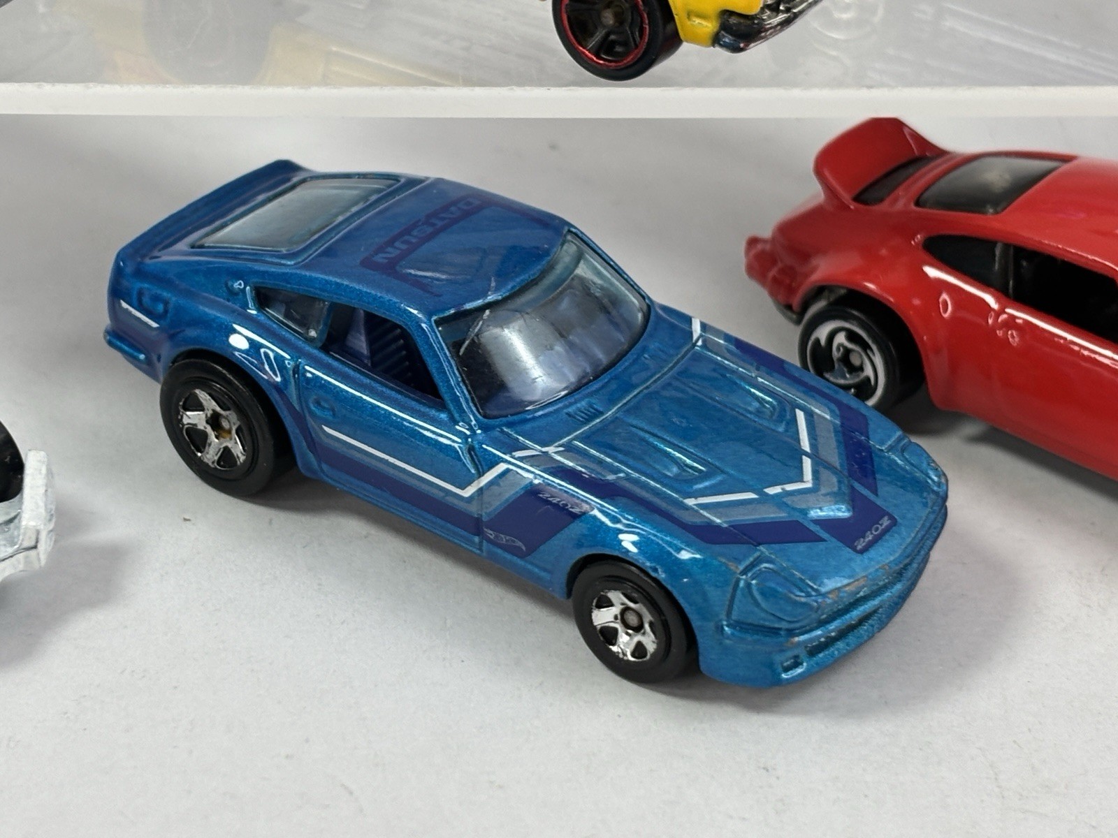Lot of 9 Hot Wheels Diecast 1:64 Cars Various Makes Models Loose Lot #19