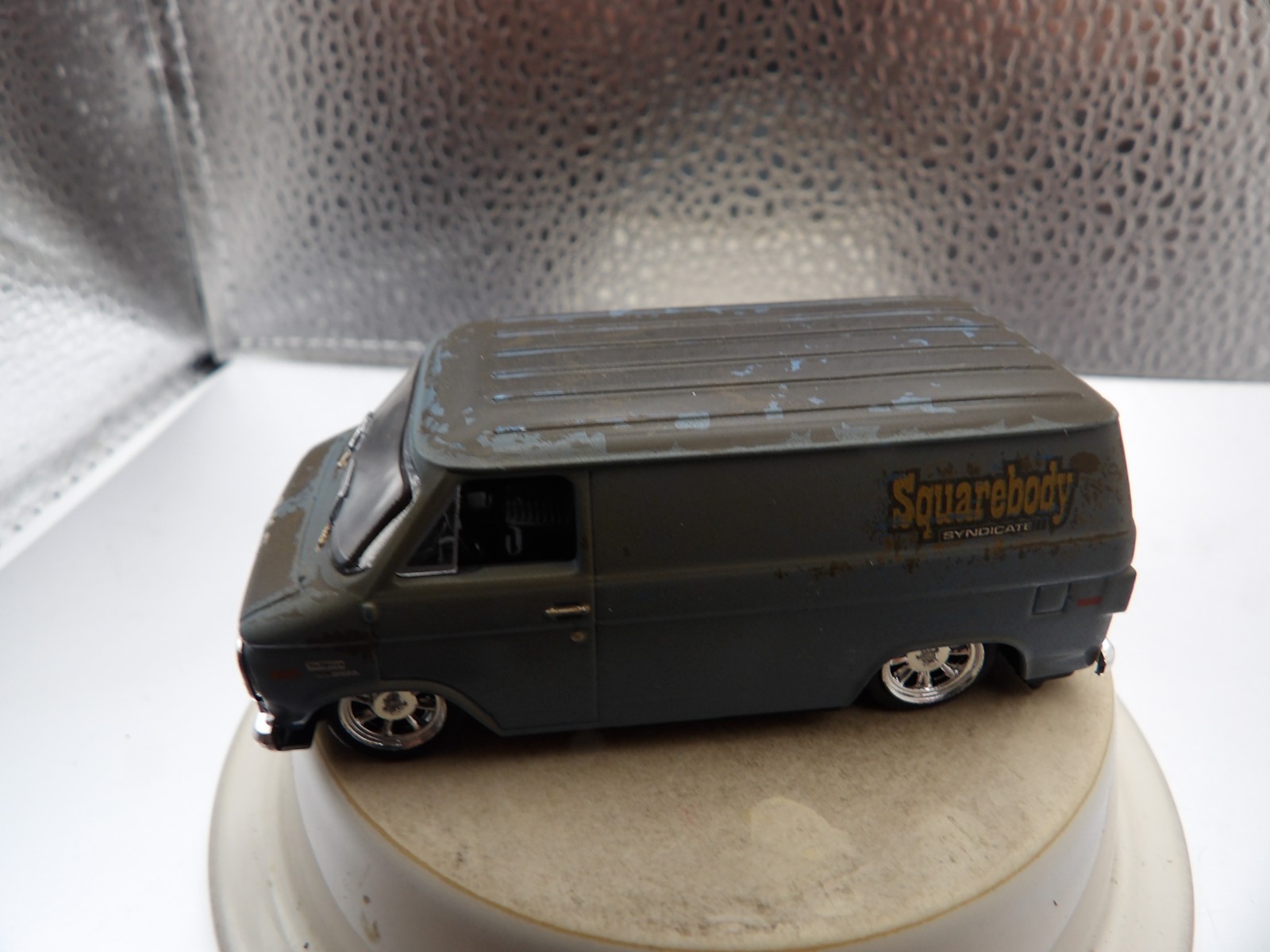 1975 CHEVROLET VAN 2024 CASTLINE M2 MACHINES 1:64 DIE-CAST