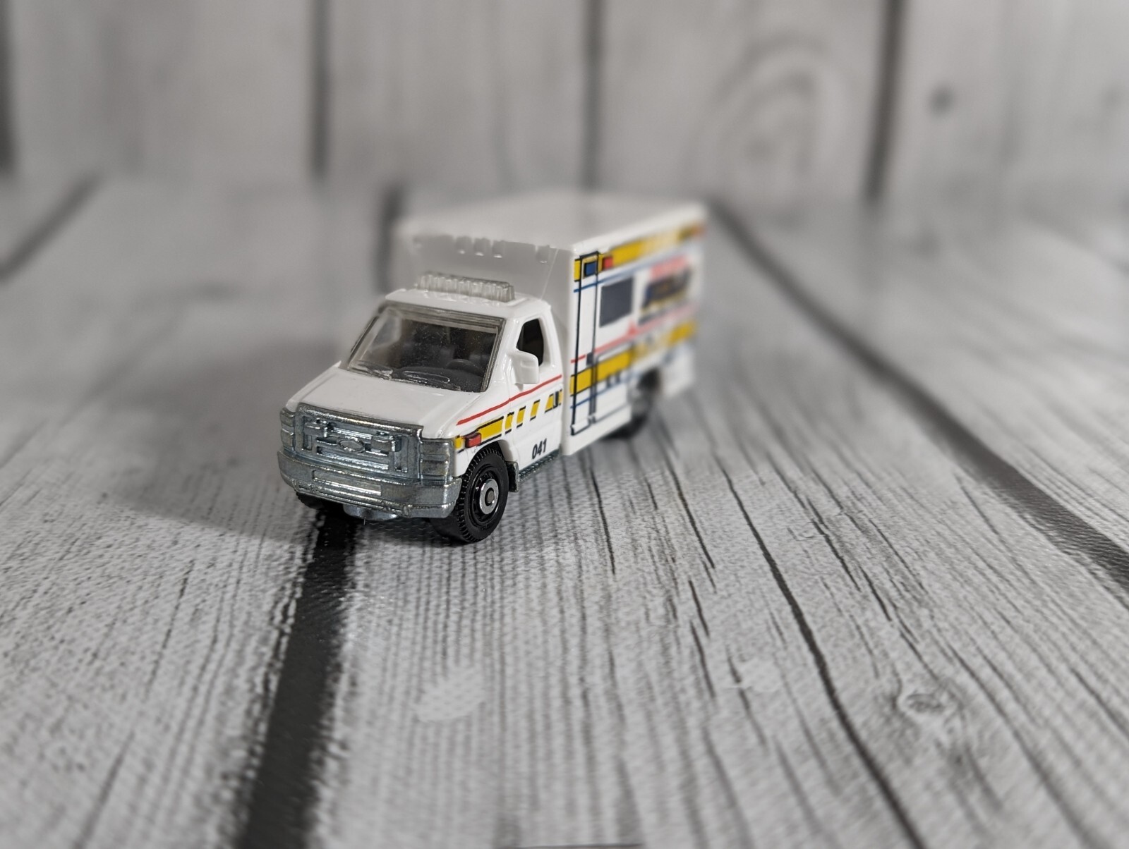 Matchbox Ford E-350 E350 Ambulance Santa Ursula SUAS 2009 MB944 EMS car diecast