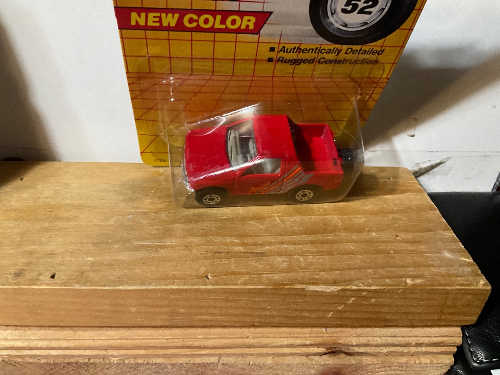 Matchbox 1992 MB 52 Isuzu Amigo new color for 1992 is red