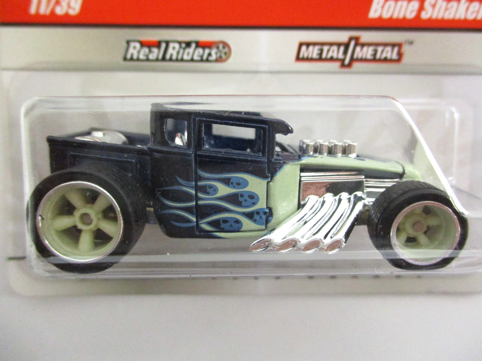 HOT WHEELS – LARRY’S GARAGE – BONE SHAKER CUSTOM RAT ROD PICKUP – REAL RIDERS