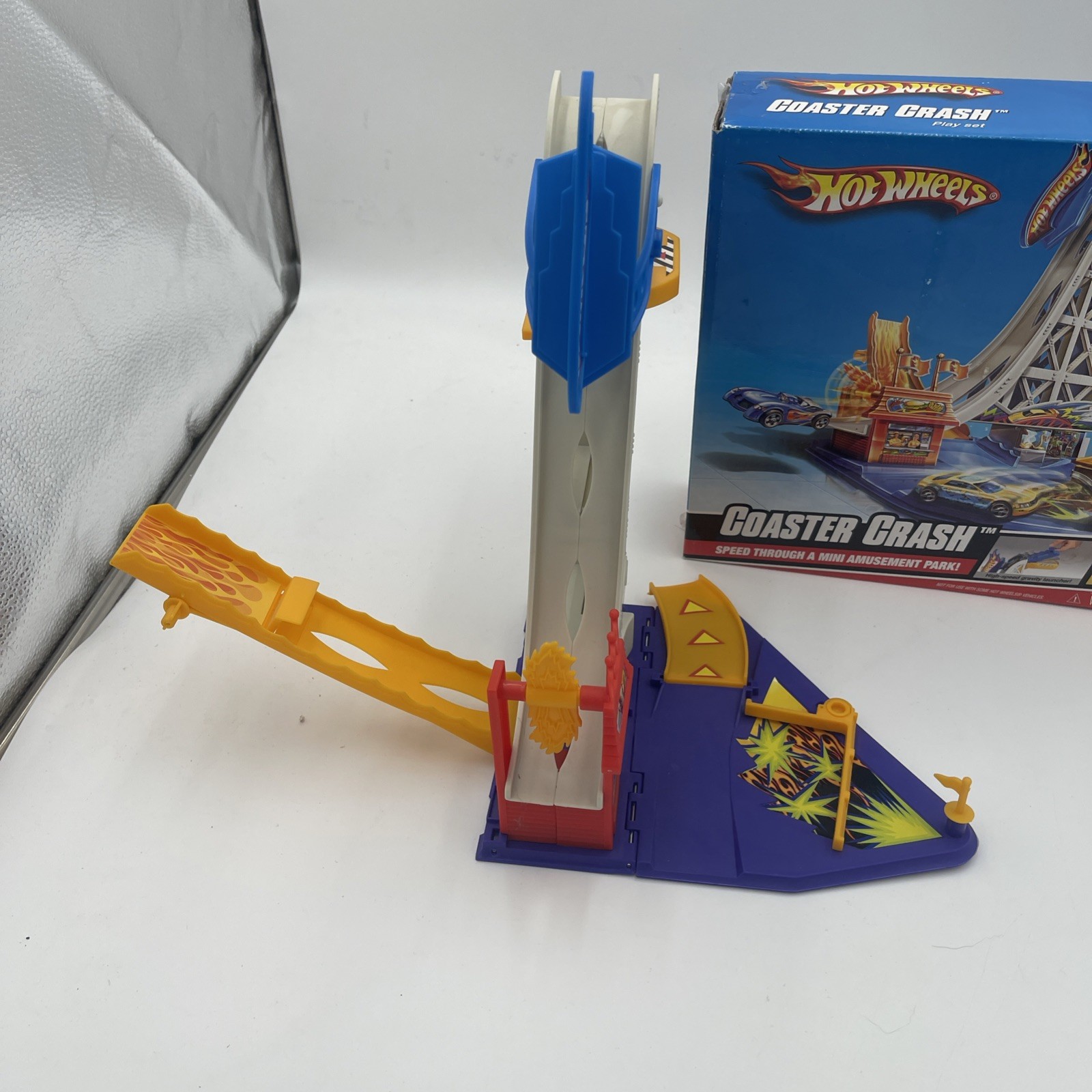 2007 Hot Wheels “Coaster Crash Flip-N-Go” Play Set By Mattel 12 1/2″ High W Box