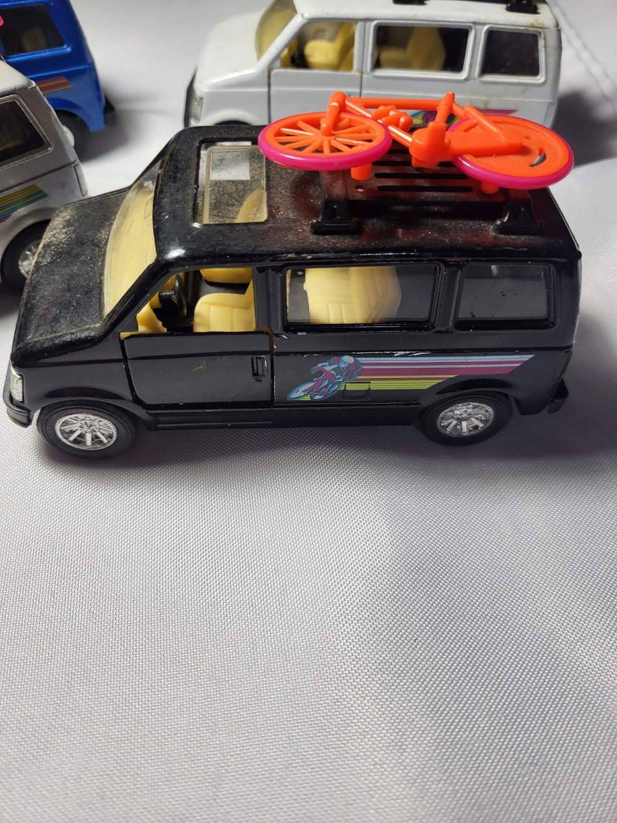Lot of (6) Kintoy 1980s Pull back sports travel vans diecast 3.5