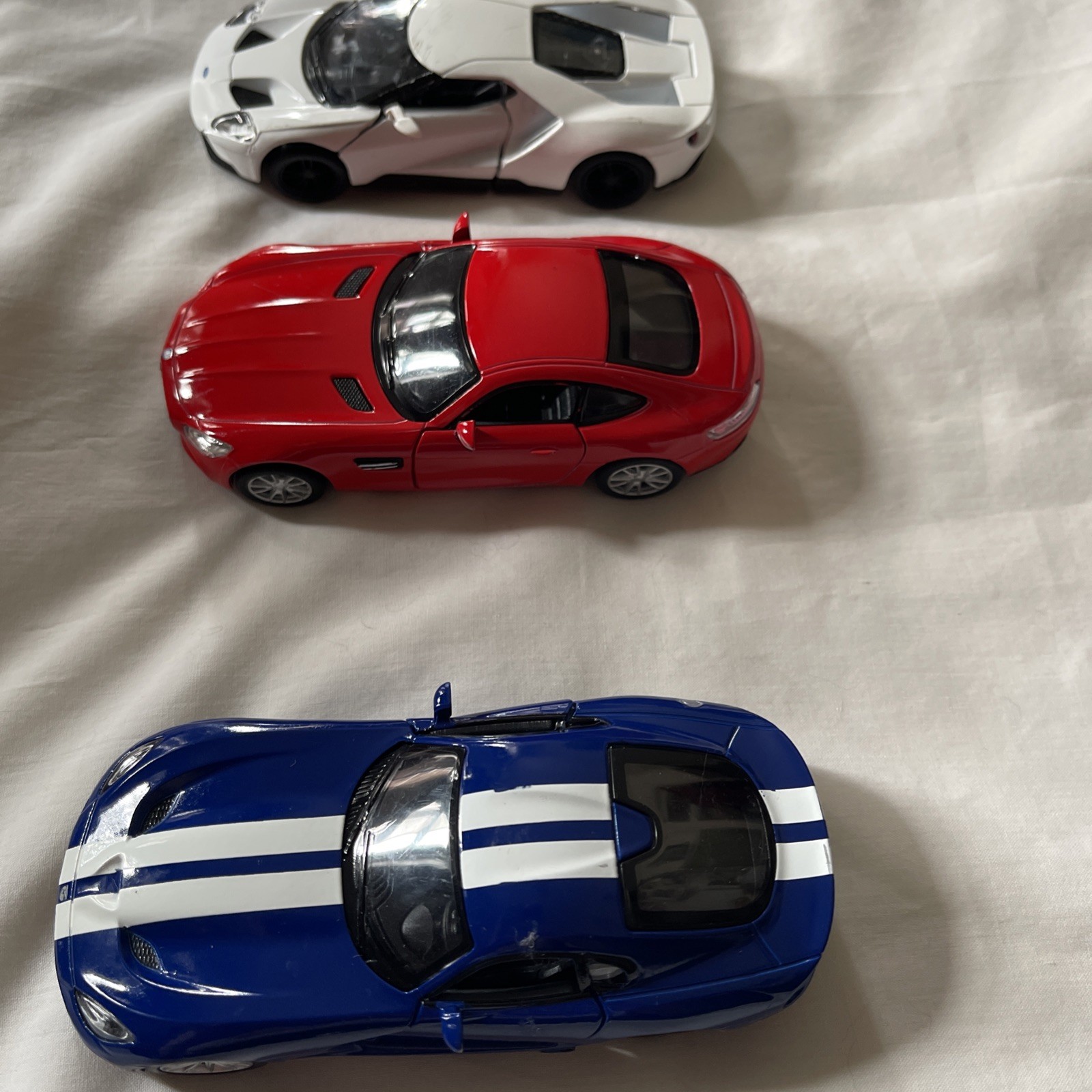 Kintoy Die Cast Cars Mercedes AMG, Viper GTS, 2017 Ford