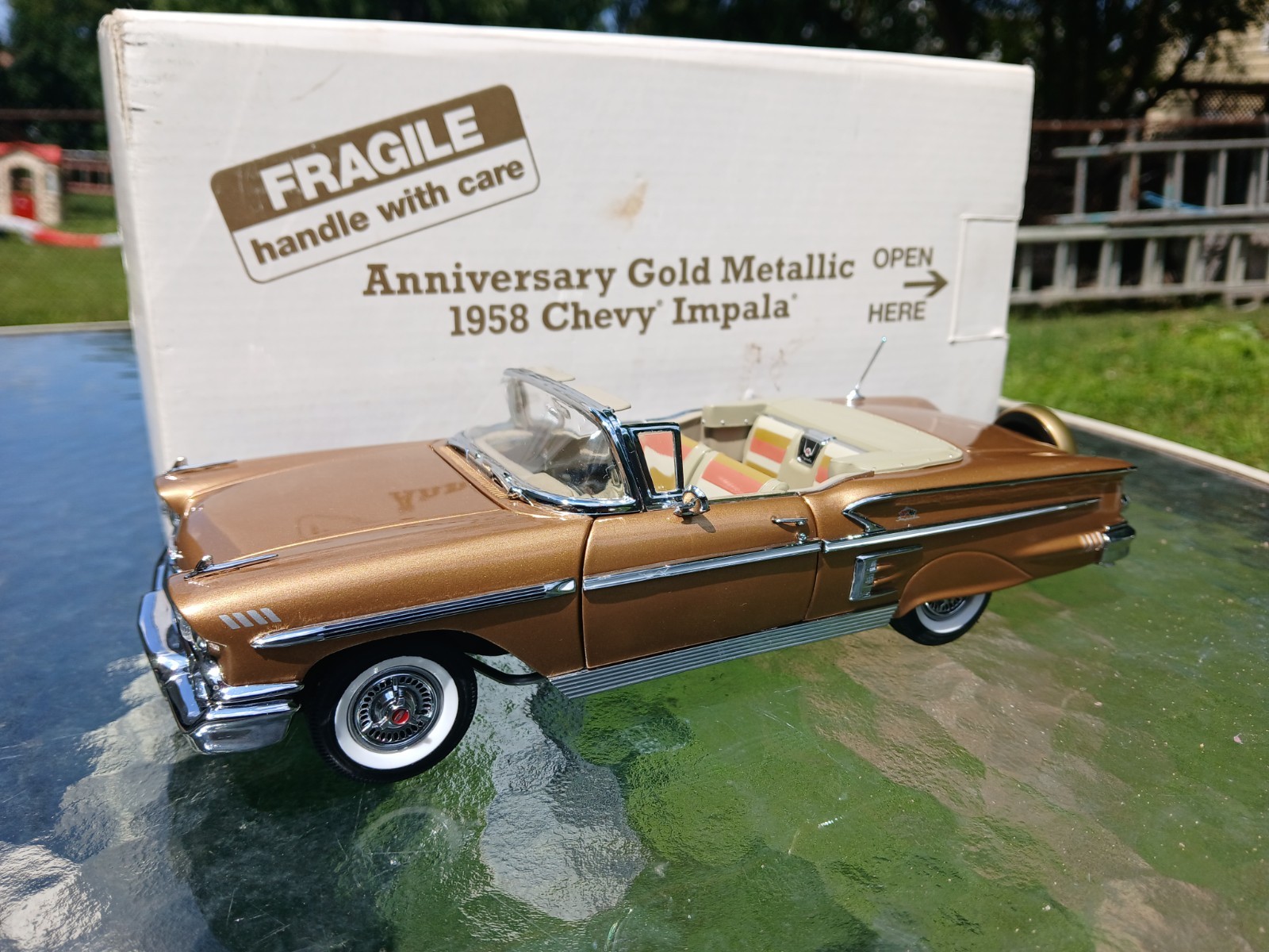 1:24 Danbury Mint 1959 Chevy Impala Anniversary Gold Metallic Near mint w/box