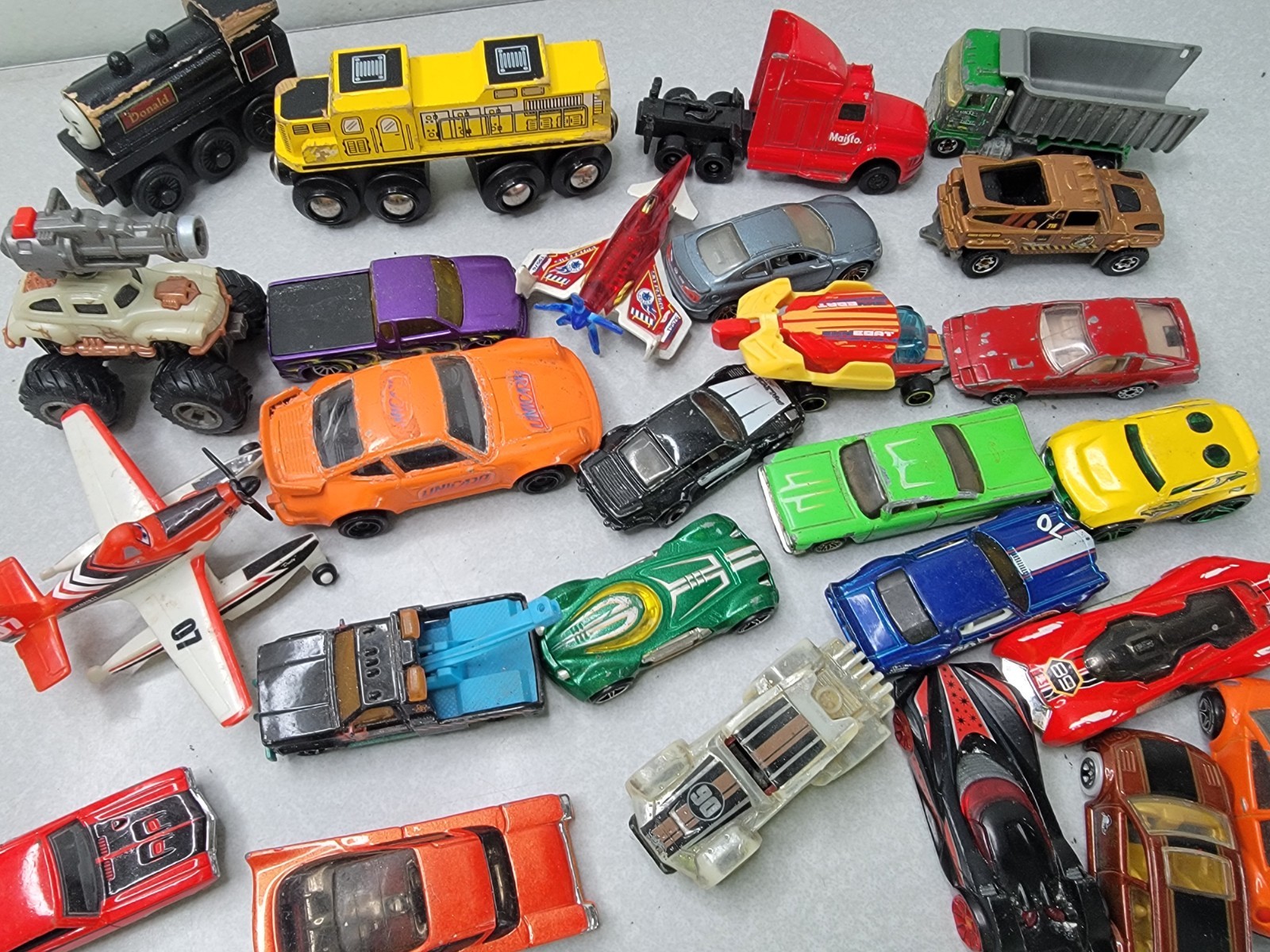 Matchbox Hot Wheels Cars Mixed Lot 90s to Current Die Cast Trucks Planes Used