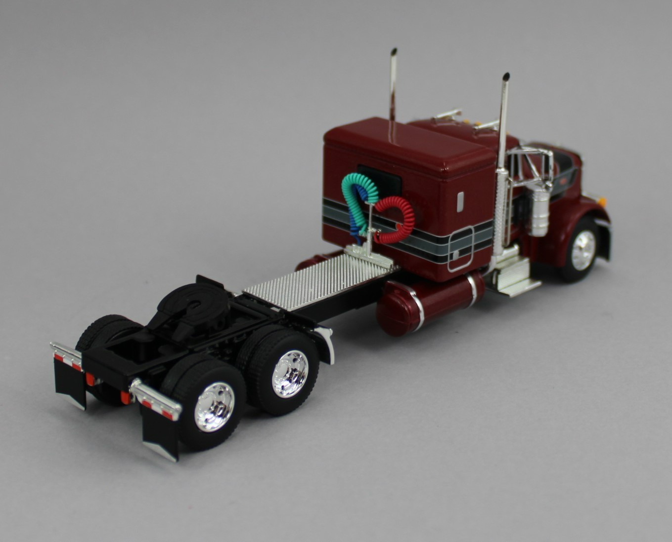 DCP 1:64 *LEGENDARY RED* Peterbilt 379 48″ Flattop Semi Truck *NIB*