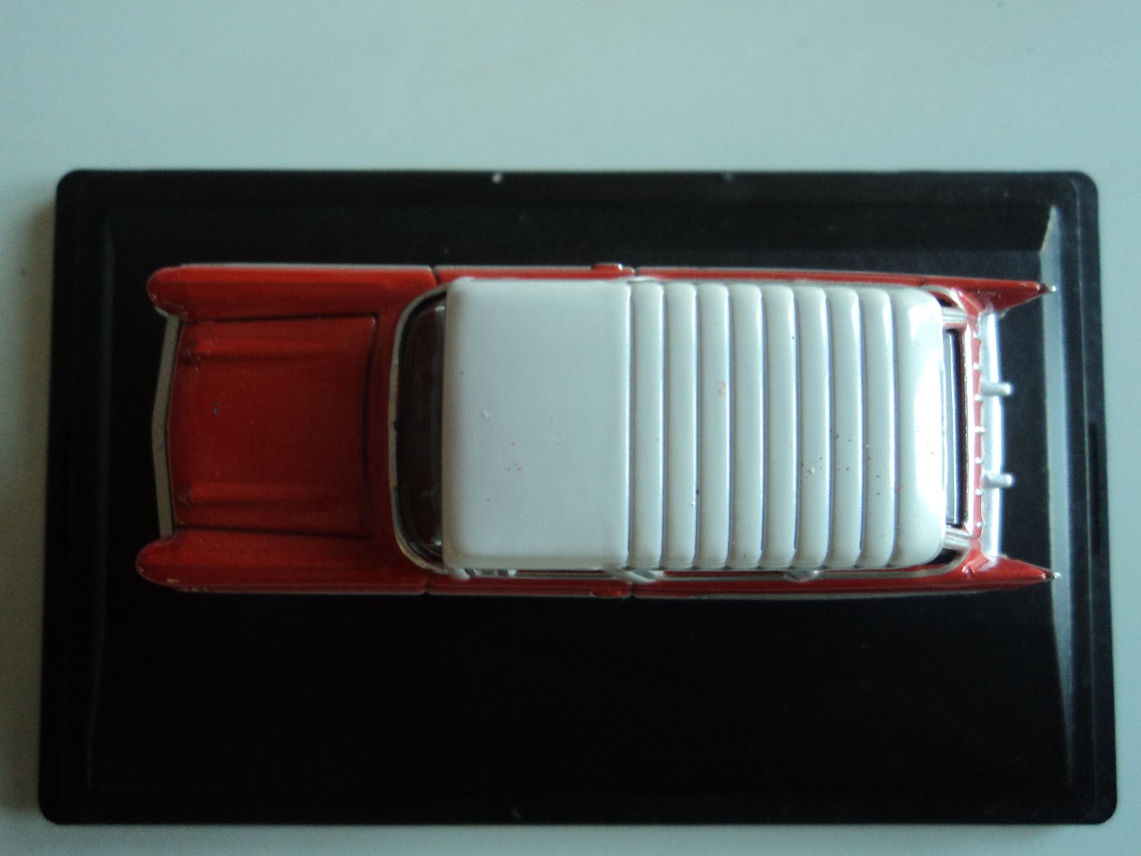 Oxford 1957 CHEVROLET NOMAD Red and White 1/87 HO diecast car GM