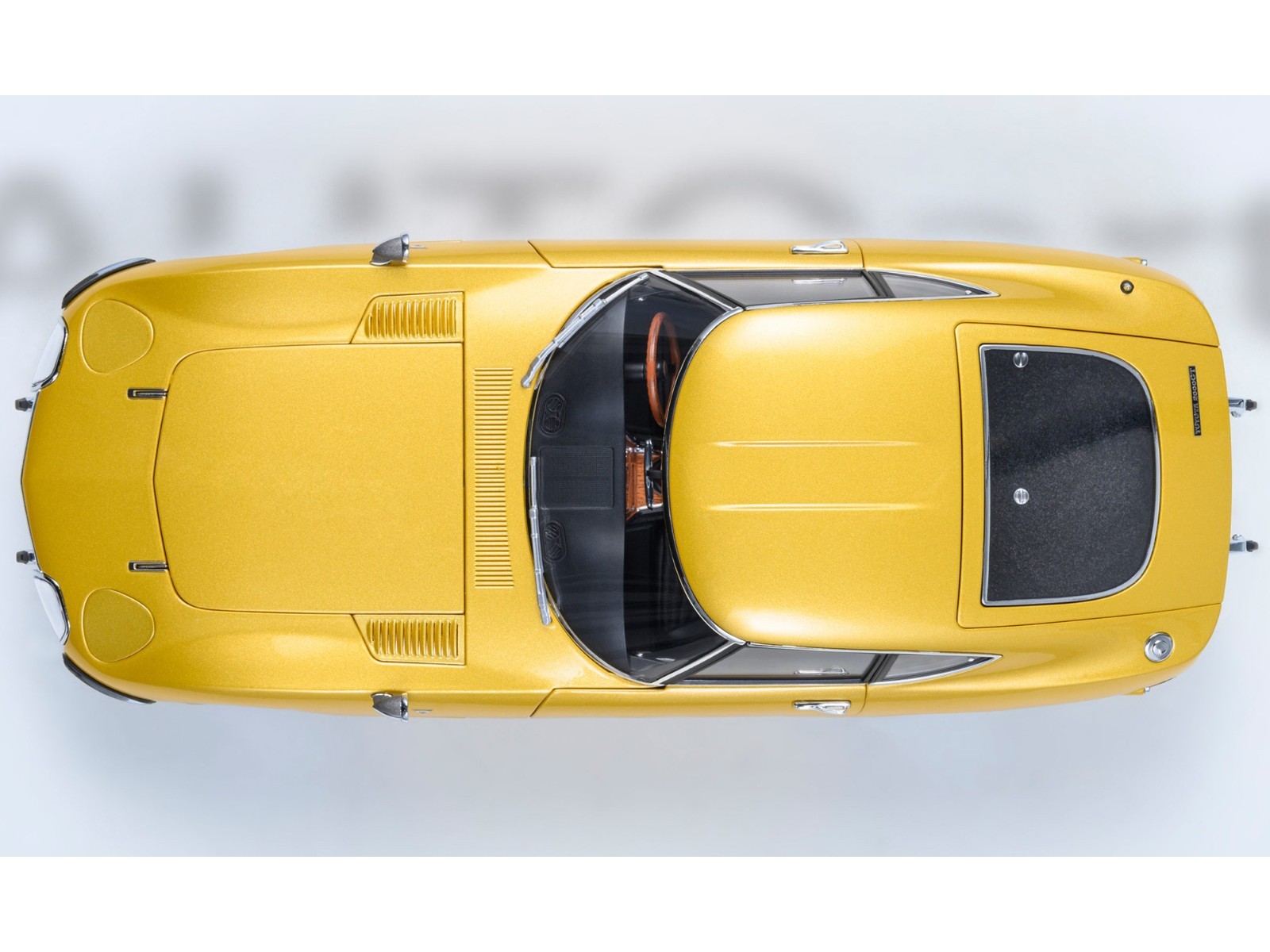 1967 TOYOTA 2000GT RHD GOLD 1/18 MODEL CAR BY AUTOART 79549