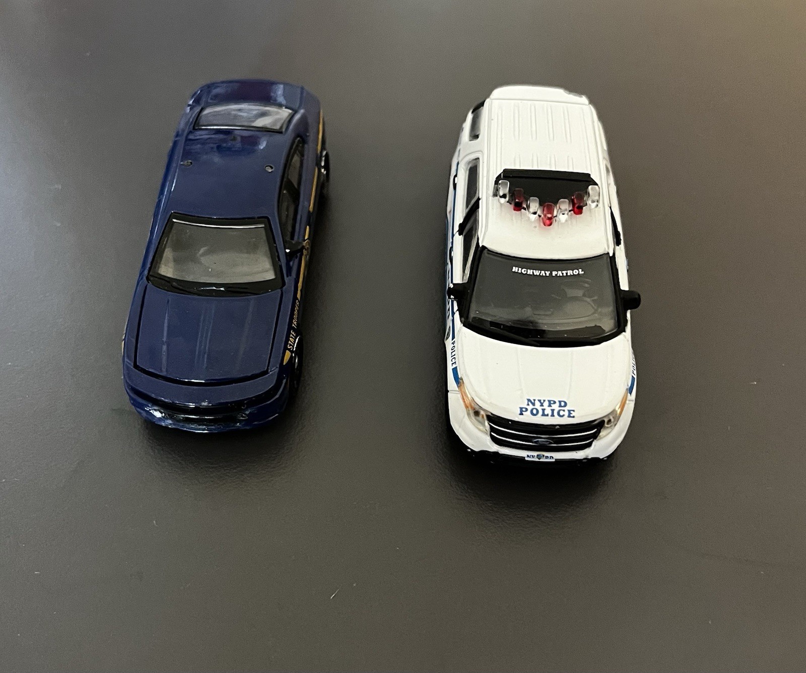 Green light NYST 2016 Dodge Charger Pursuit And 2015 NYPD Ford Interceptor. Open