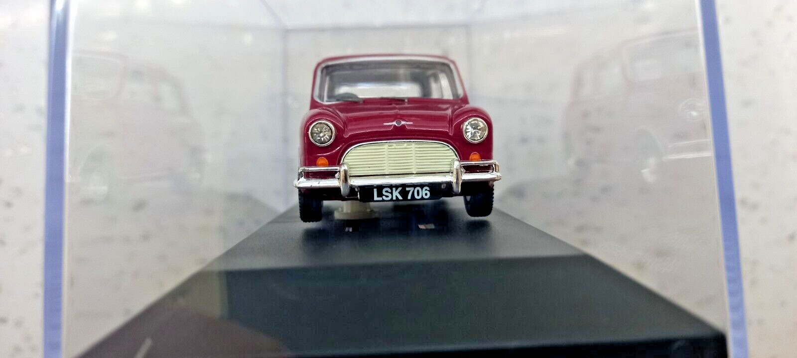 Corgi Vanguards 1/43 VA01309 Morris Mini Cherry Red Sunroof LE never out of box