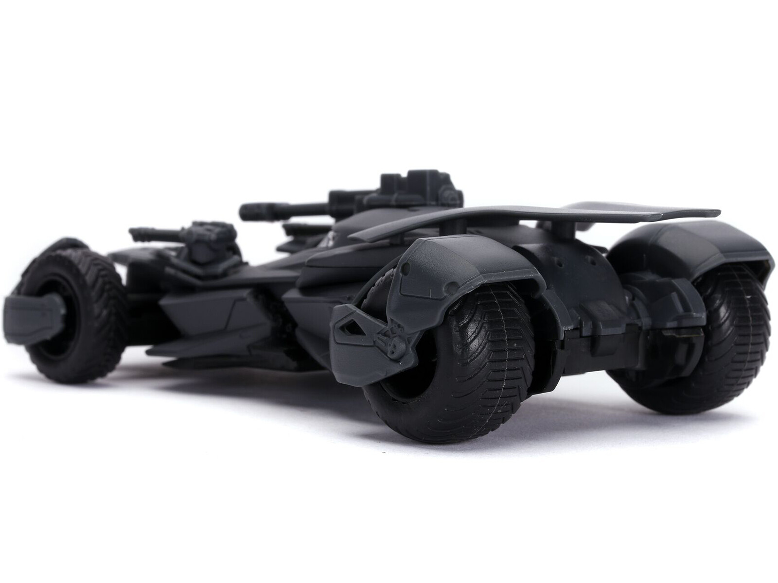 2017 BATMOBILE & DIECAST BATMAN FIGURINE JUSTICE LEAGUE 1/32 DIECAST JADA 31706