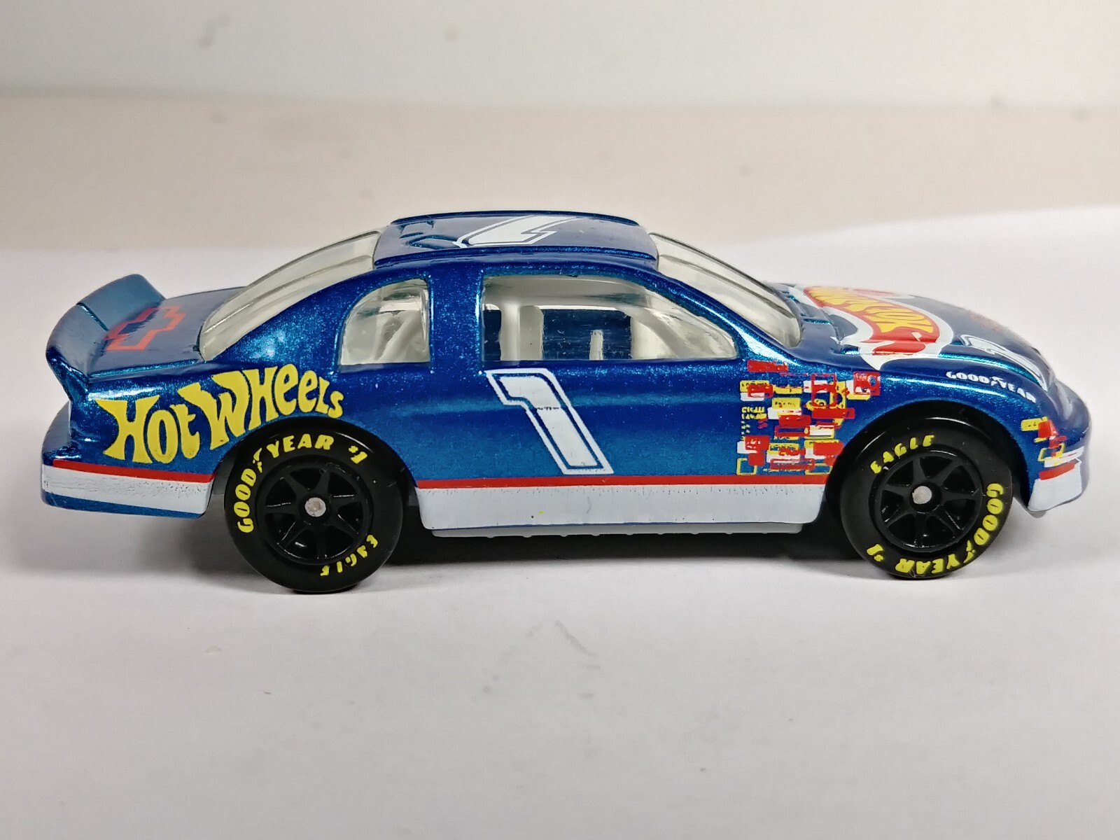 Lumina Stocker Hot Wheels 1995 Race Team Series Dark Blue 7SP Rims 1:64 Loose