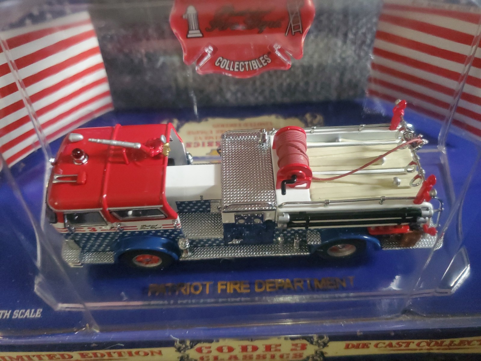 Mack Code 3 Classics Patriot Fire Dept 1/64 Die Cast Fire Engine 12351 (C3-5)