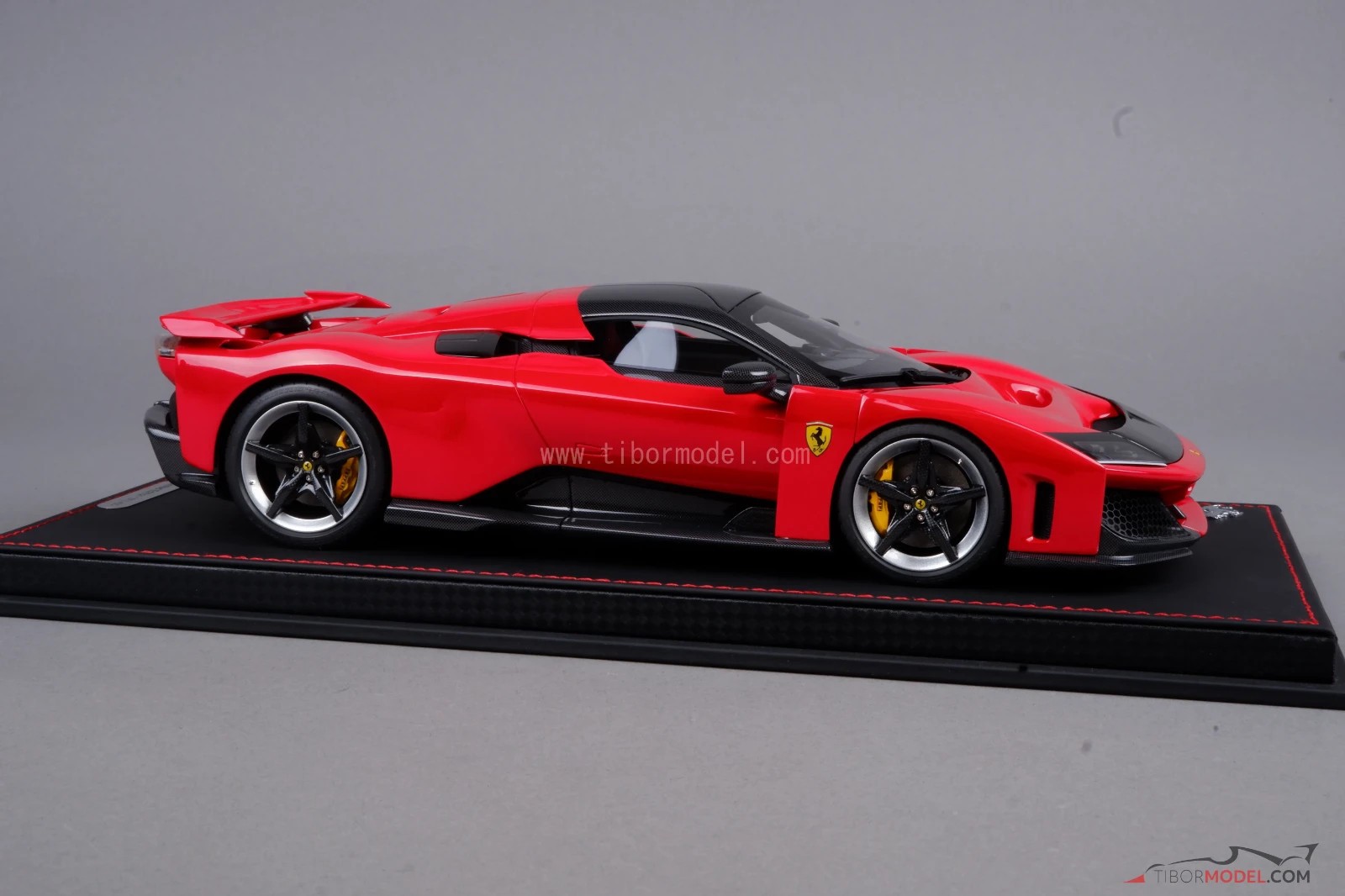 Ferrari F80 red rosso corsa, with showcase, 1:18 BBR, P18253A1