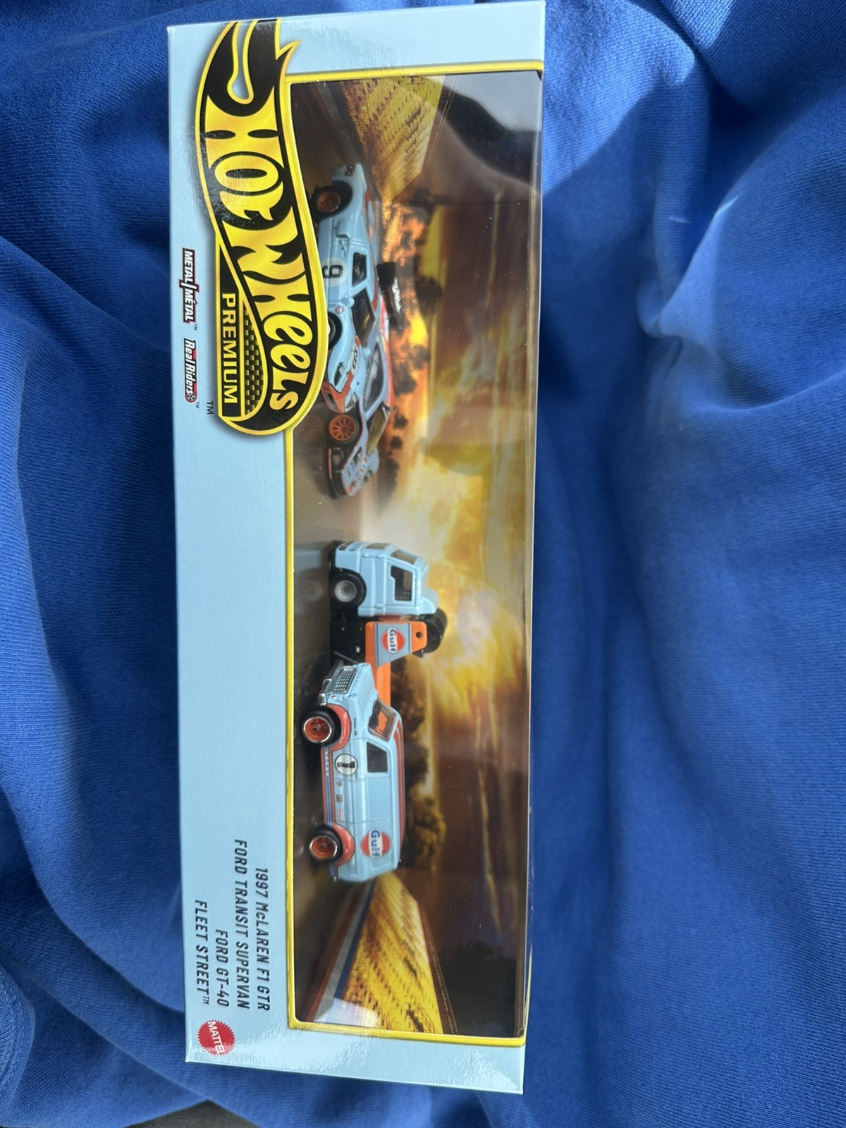 Hot Wheels Premium Diorama Gulf Set McLAREN F1, Supervan, Ford GT-40 SET OF 2