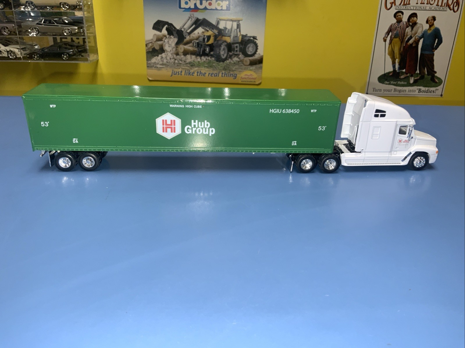 Liberty Classics Freightliner Century Class Hub Group Tractor Trailer 1:64