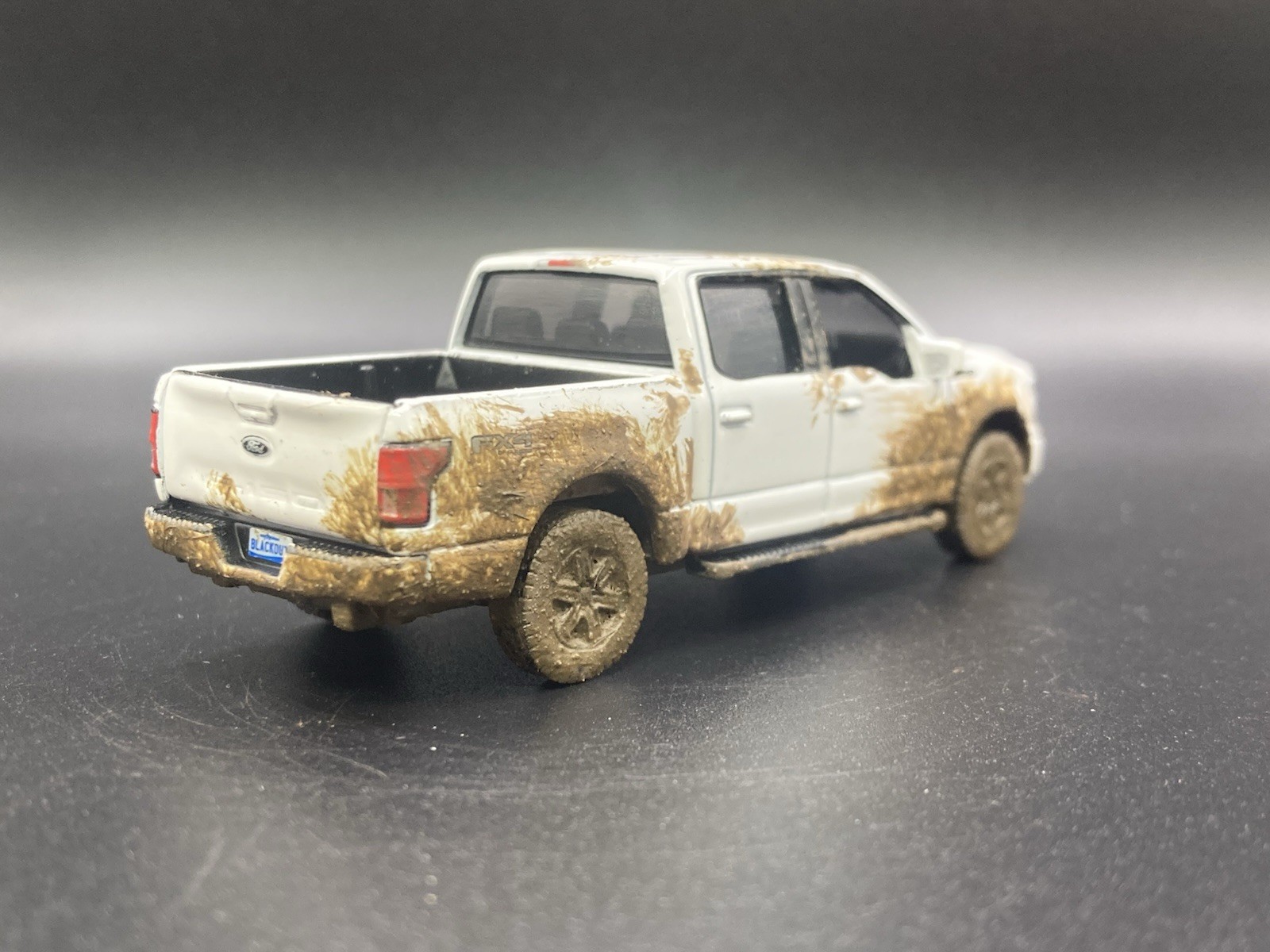 2020 Ford F-150 4×4 Muddy Custom 1/64 Diecast Mud Truck Custom Auto World