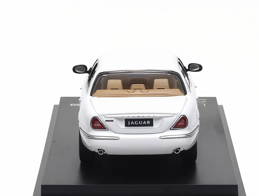 AR 1:64 White Jaguar XJ6 X350 Luxury Sedan Sports Model Diecast Metal Car