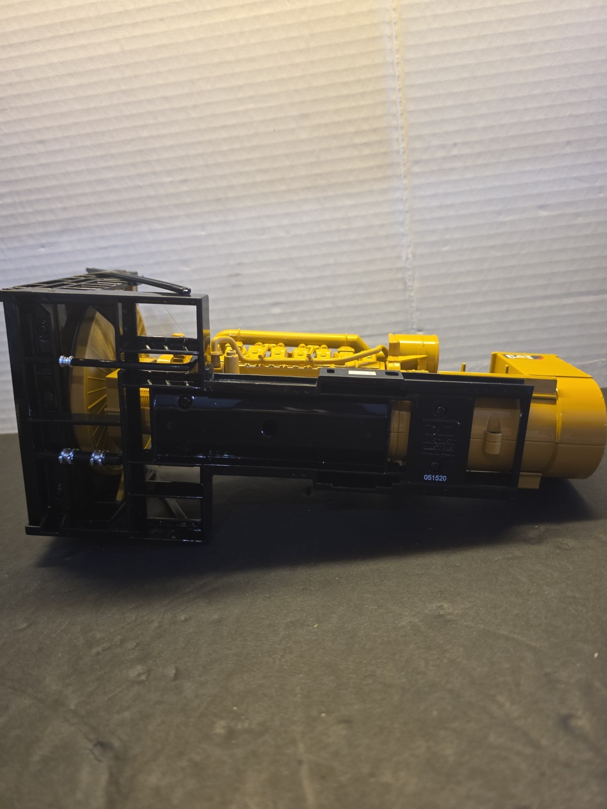 CAT CATERPILLAR 3516B ENGINE GENERATOR 1/25 MODEL BY DIECAST MASTERS