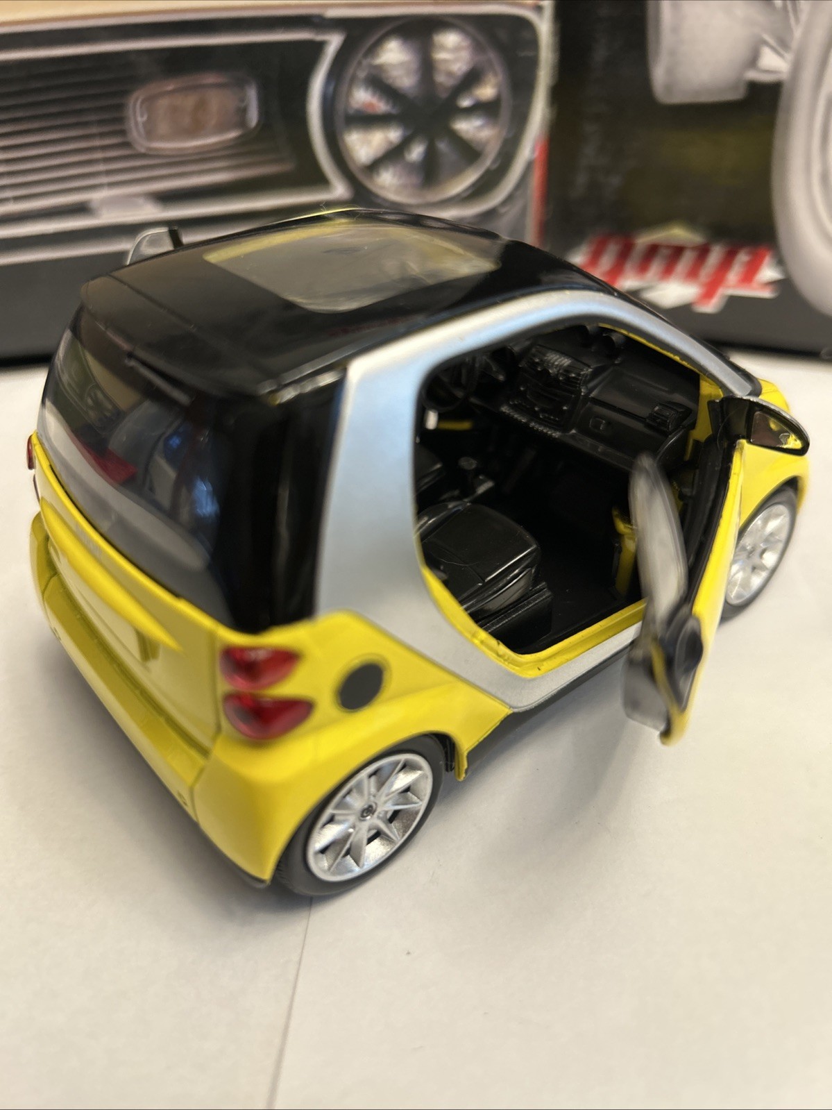 1:24 Ray Toys Smart Car Diecast Yellow