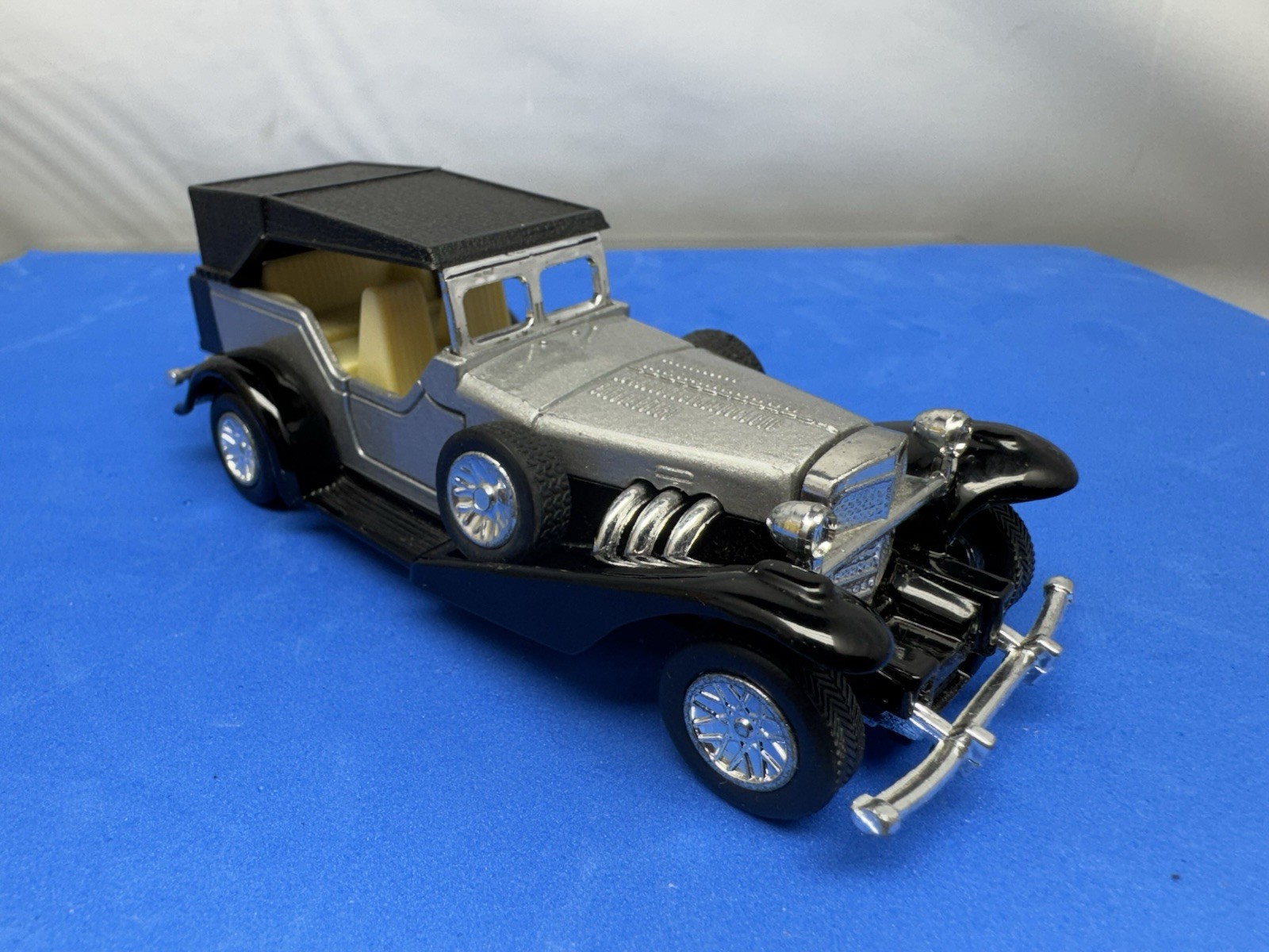 Roadster Convertible Black & Silver Hard Top Diecast Friction Toy Car