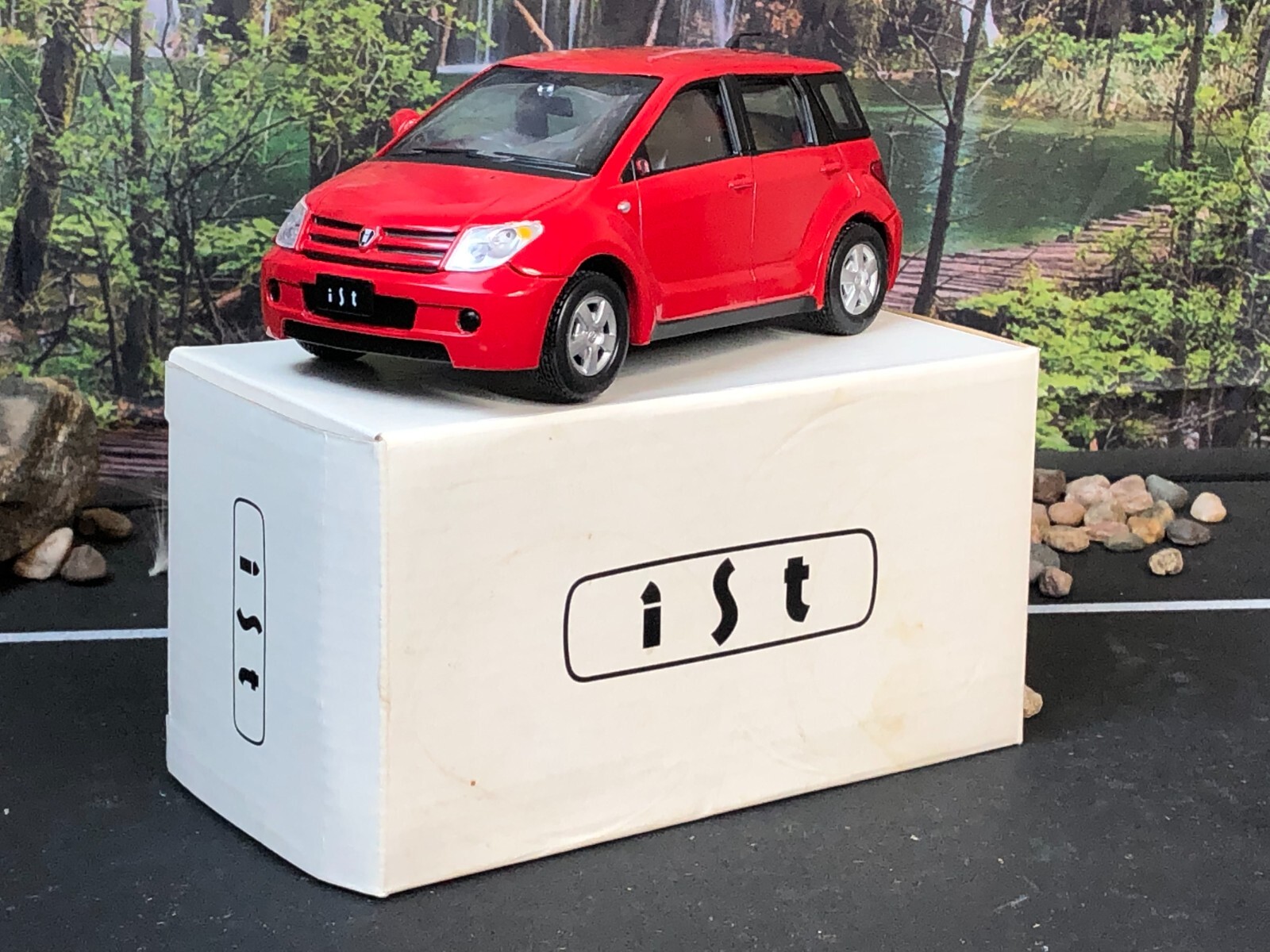 Imperfect 1:24 Diecast Car RED TOYOTA IST Official Licensed Product AS-IS