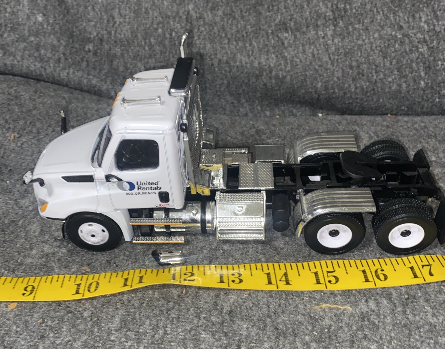 First Gear 1/34 Freightliner Cascadia Semi Ledwell Trailer United Rental Tractor