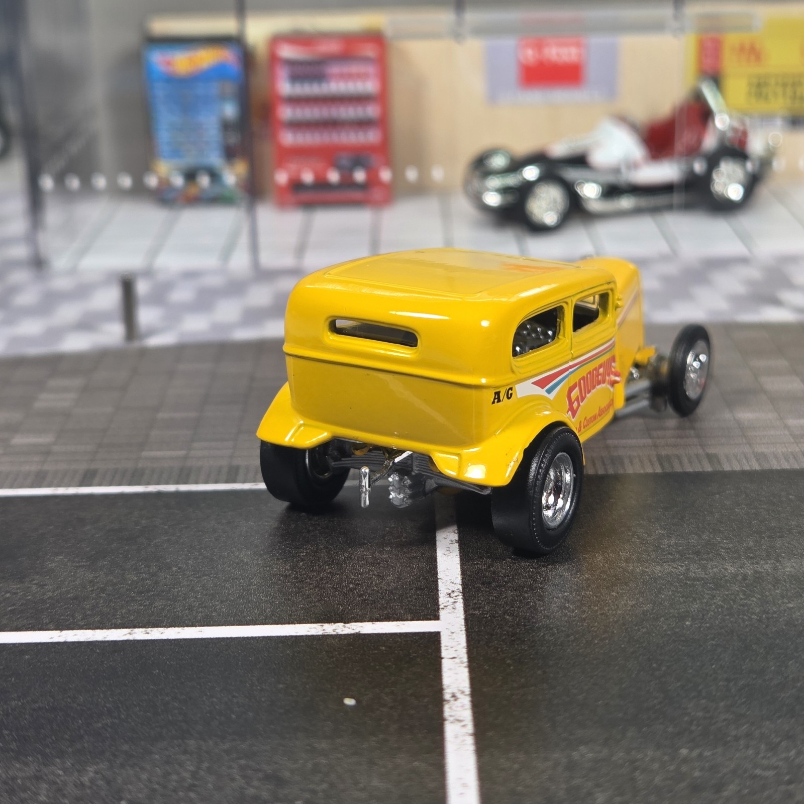 1:64 Hot Wheels LE 1932 32 Ford Vicky Yellow Goodguys Rod & Custom Association