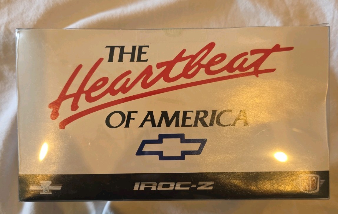 2022 1985 Chevrolet Camaro IROC-Z Christmas Ornament Walmart Exclusive 1/64 Set