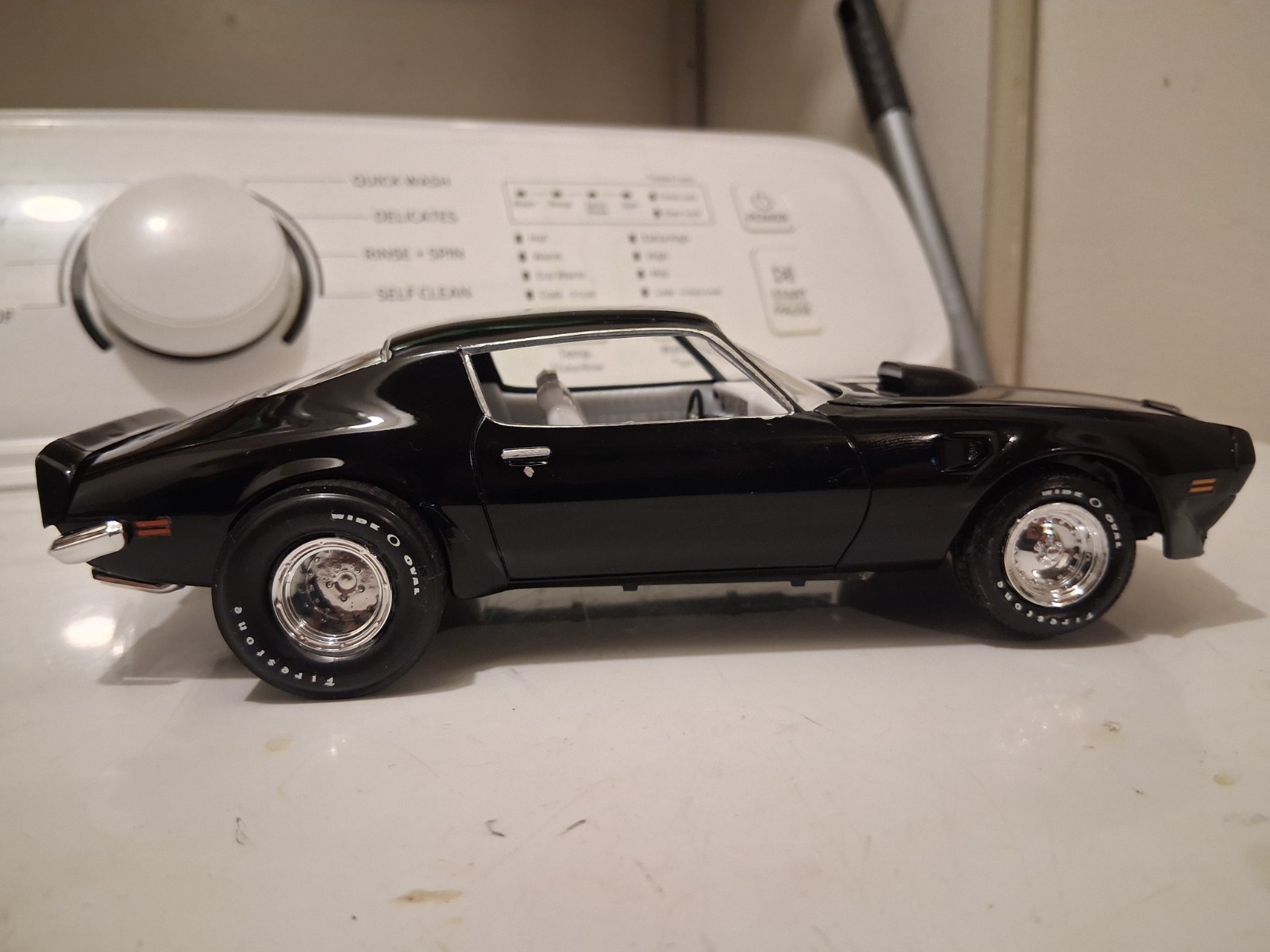 Revell 1:24 Pontiac Firebird Trans Am Black Plastic Model Car Opening Hood