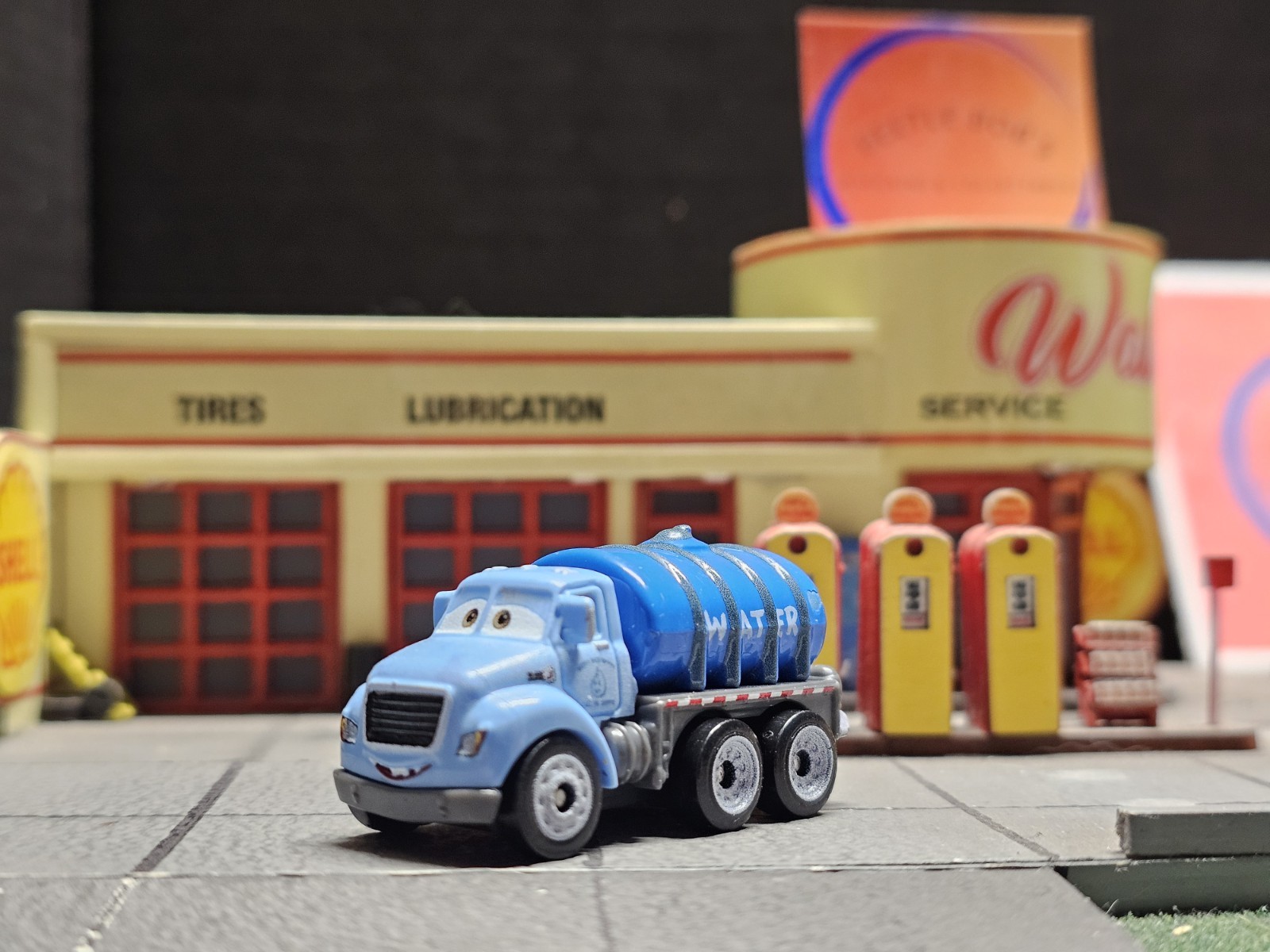 Mr Drippy 1:110 2016 Disney/Pixar Cars 3 Mini Racers Thunder Hollow Demo Derby L