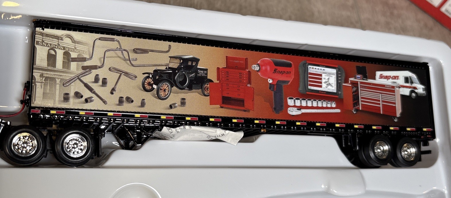 1/64 Crown Premiums Snap-On 90 Years Freightliner Truck Semi Trailer Diecast