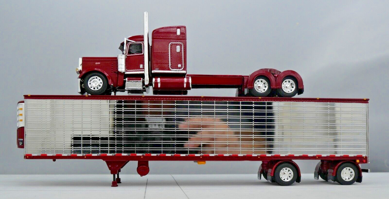 DCP 1/64 Maroon Red Chrome Peterbilt 389 Utility Refrigerated Trailer 60-1734