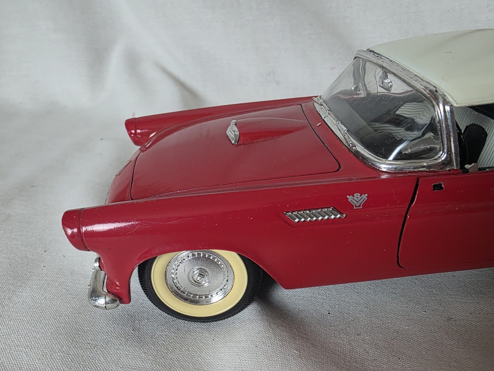 Road Tough – 1:18 Scale 1955 Red Tbird Removable Hard Top Convertible P24