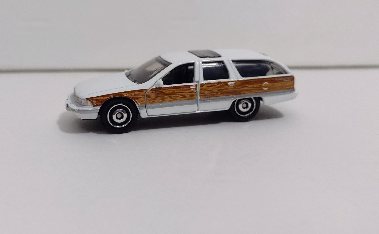 Matchbox Moving Parts 1992 Buick Roadmaster Estate wagon