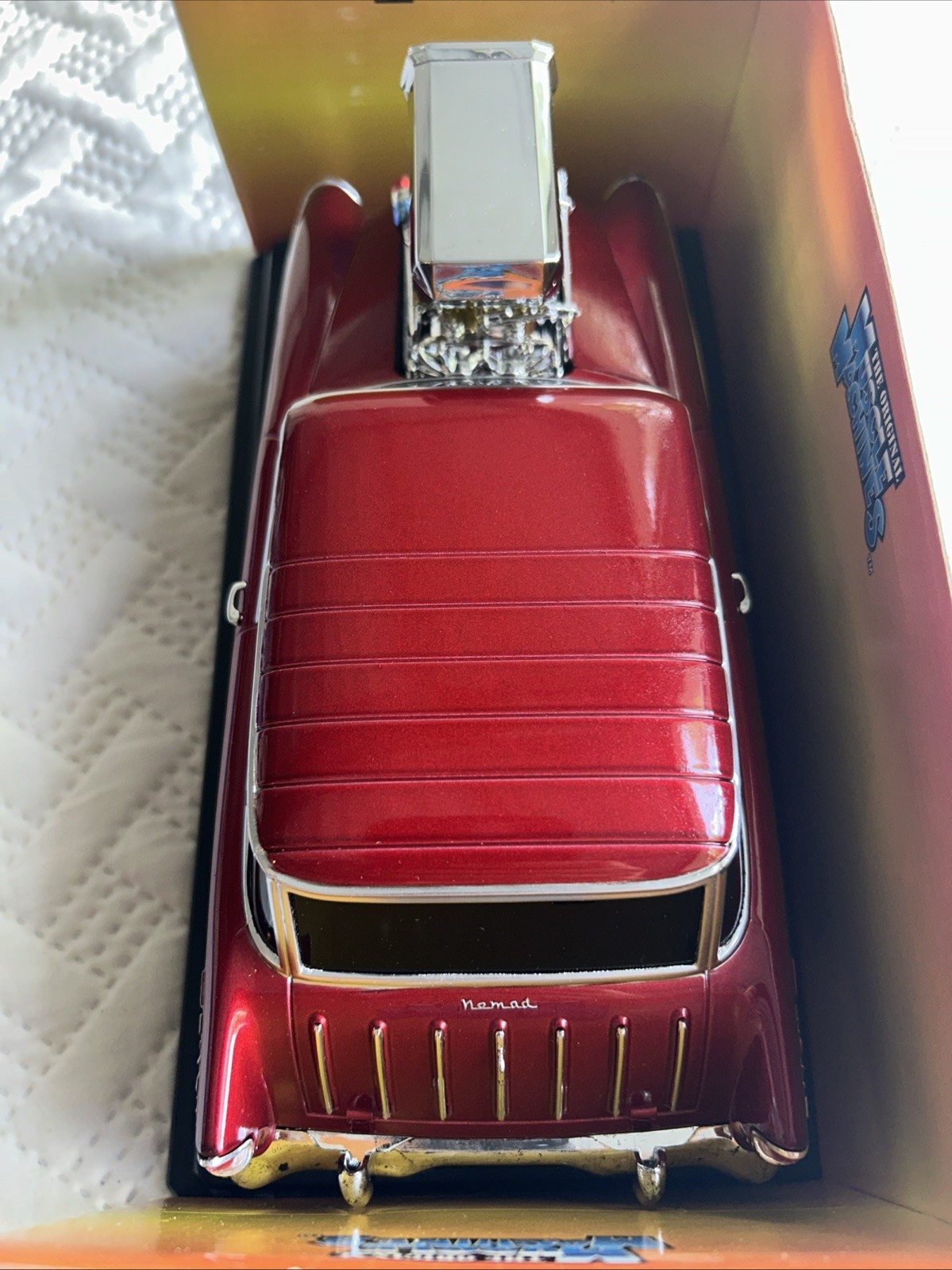 Muscle Machines 1955 ’55 Chevy Nomad Wagon Red Diecast Hot Rod Car 1:18 Scale