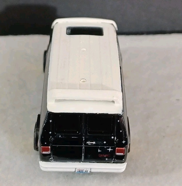 Greenlight ( CUSTOM) 1978 GMC VANDURA VAN