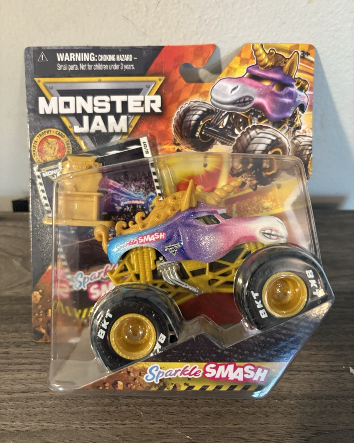 Monster Jam Sparkle Smash Gold Trophy Card Series 1