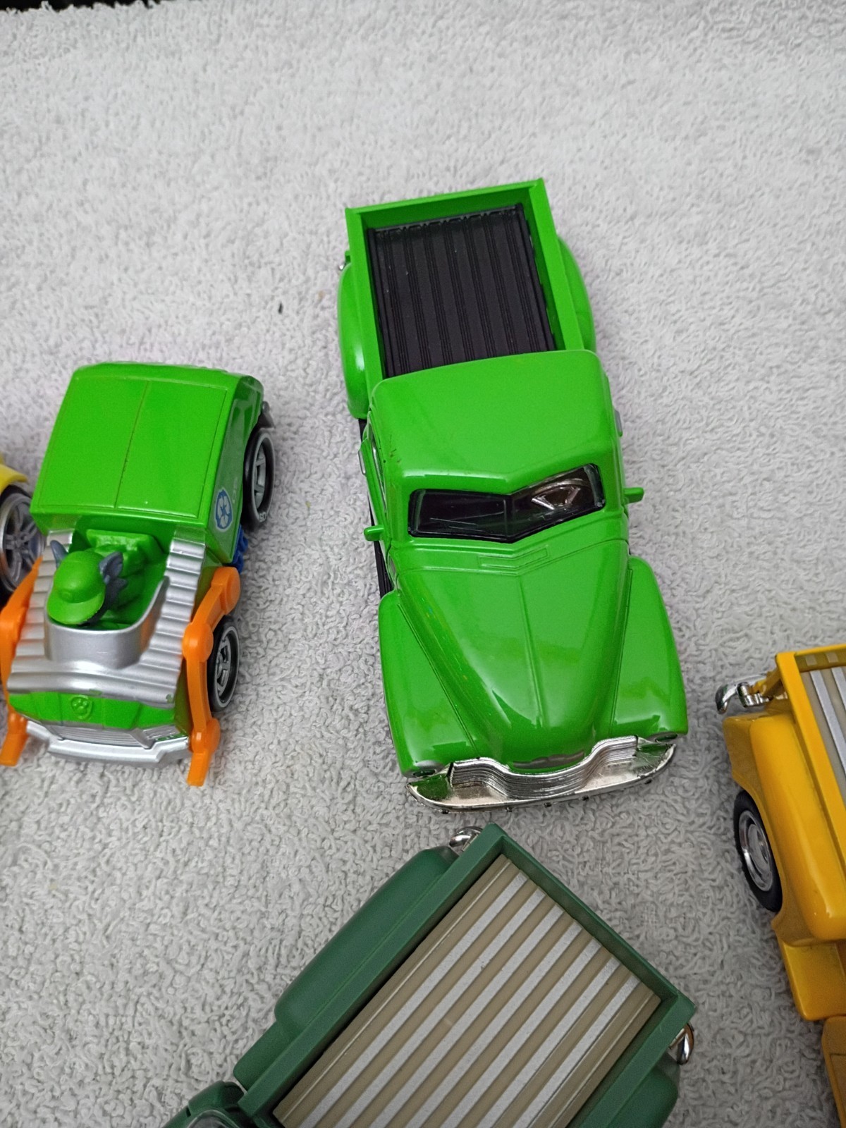 Bag Of Cars And Trucks. Trucks Are 1/32 Die Cast. 55″S And A 53. Others Plastic