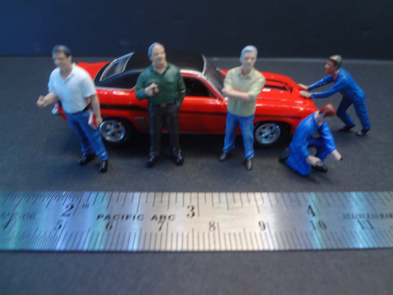 1:64 Scale figure set VIP mechanics & bossman blue set – CAR IS NOT included.
